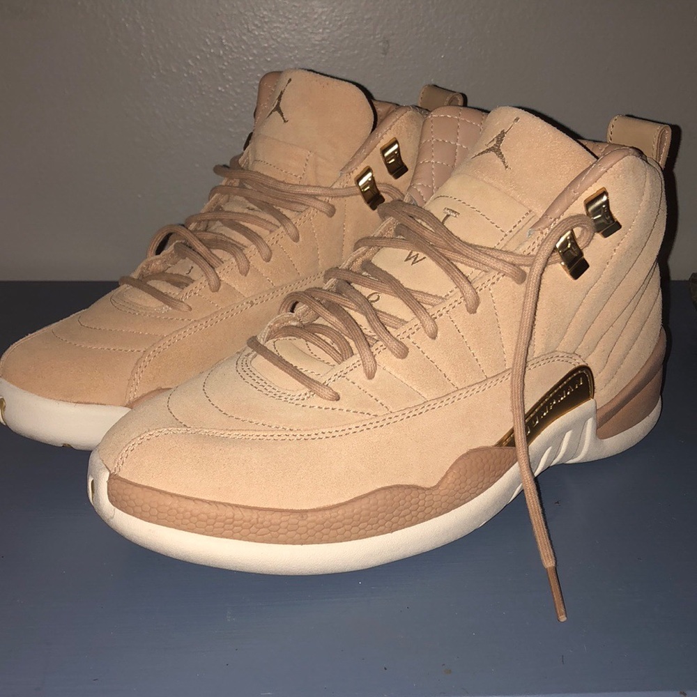 Air Jordan 12 Retro in Pink / Tan Size 8